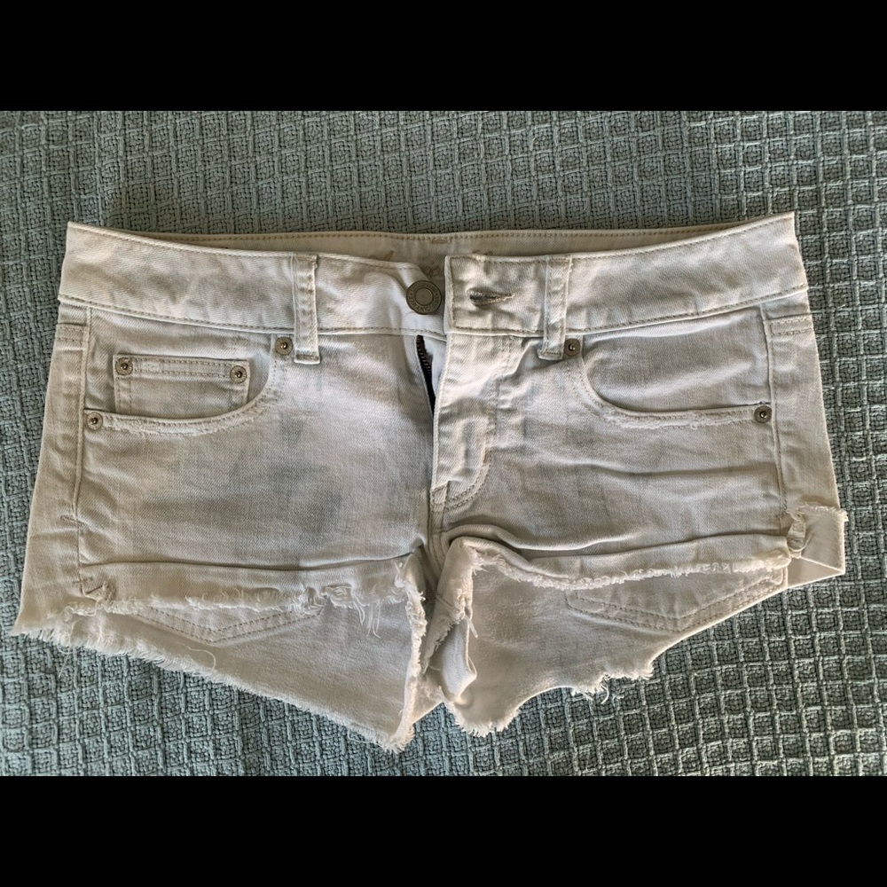 American Eagle Jean Shorts Size 6 White Wash Light
